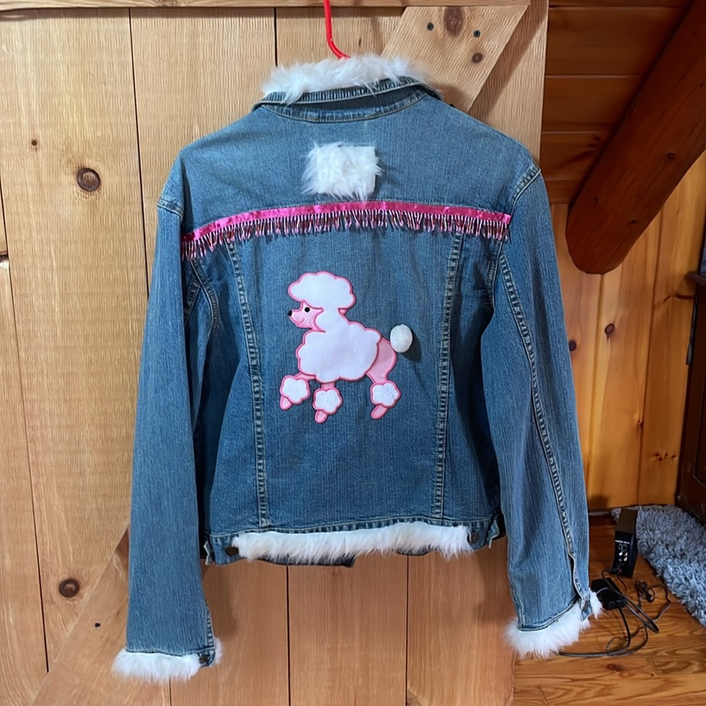 Levi’s Strauss Jean jacket pit to pit is 21 1/2 stretches to 22 - Picture 4 of 6